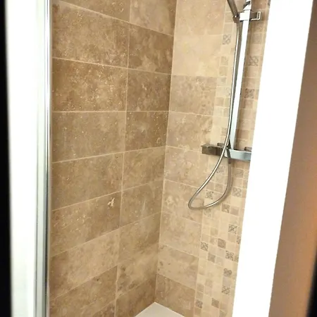 Hyper Centre Apartment