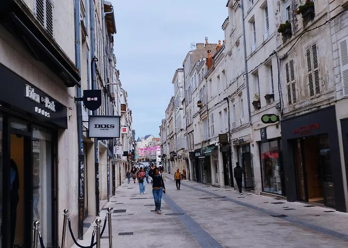 Hyper Centre Apartment